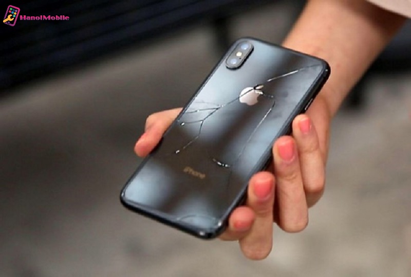 Bất cấn va iPhone X vào vật sắc nhọn khiến kính lưng bị vỡ, rạn